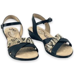 Michelle D Comfortable Leather Sandals EUC w/ Black & Snake Print Straps 6 b108